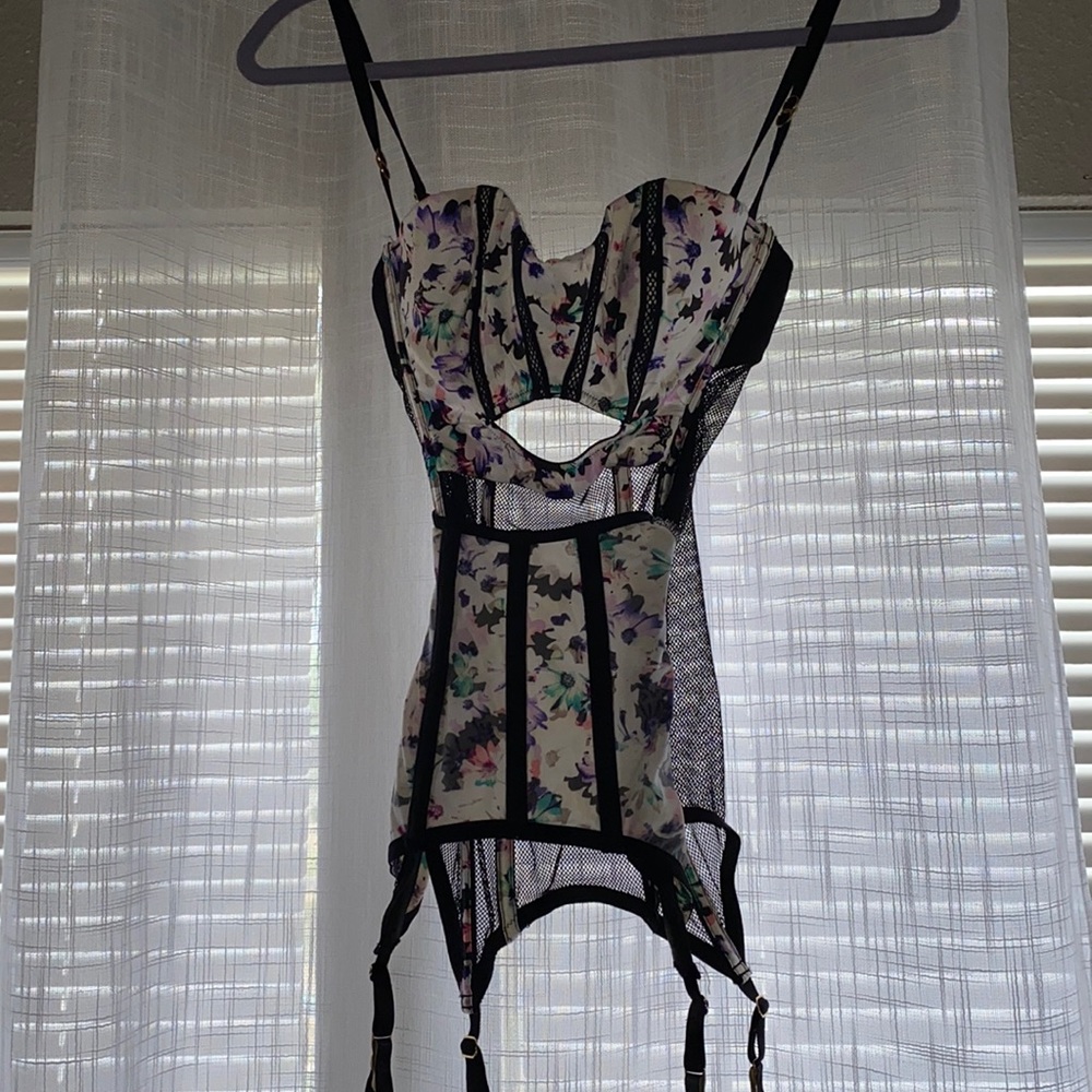 Victoria Secret size 34c